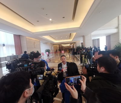 努力推進(jìn)綠色有機(jī)農(nóng)產(chǎn)品、中醫(yī)藥、文化和旅游等產(chǎn)業(yè)重要基地建設(shè) 江西仙客來董事長潘新華參加省十三屆人大五次會議積極建言獻(xiàn)策