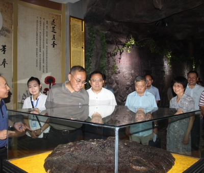 九江職業(yè)大學(xué)黨委書記，市教育局黨委書記、局長熊穎蒞臨仙客來公司走訪調(diào)研