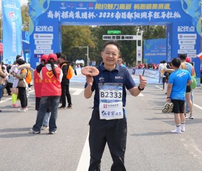 仙客來靈芝助力南昌馬拉松 潘新華董事長完成半程馬拉松